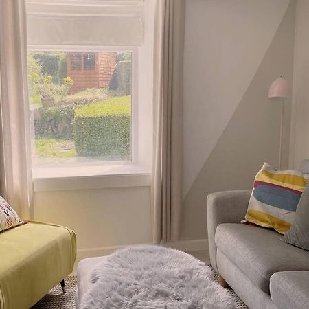 Cosy 2-Bedroom Family Cottage Centrally Located.Leedstown エクステリア 写真