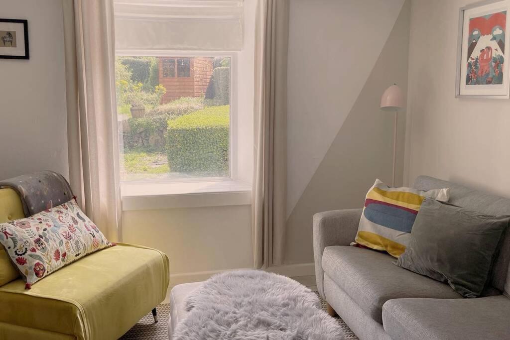 Cosy 2-Bedroom Family Cottage Centrally Located.Leedstown エクステリア 写真