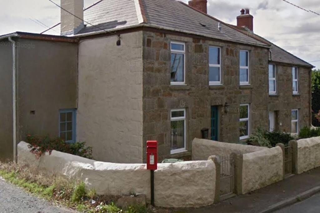Cosy 2-Bedroom Family Cottage Centrally Located.Leedstown エクステリア 写真