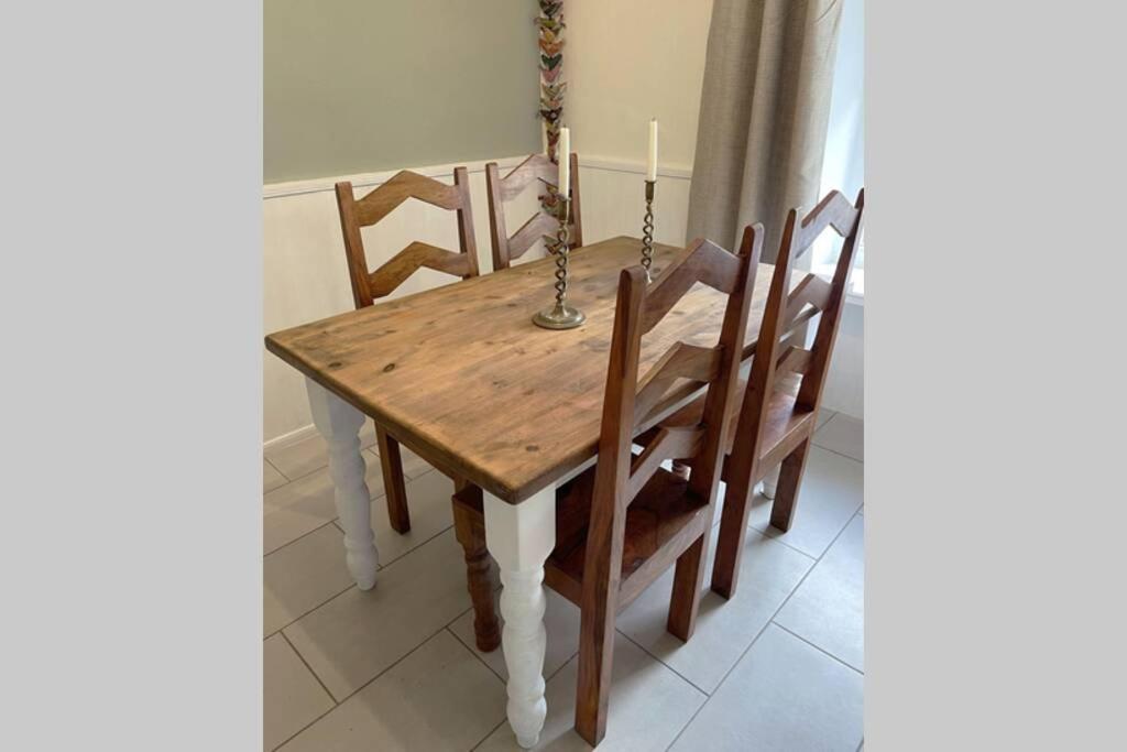 Cosy 2-Bedroom Family Cottage Centrally Located.Leedstown エクステリア 写真