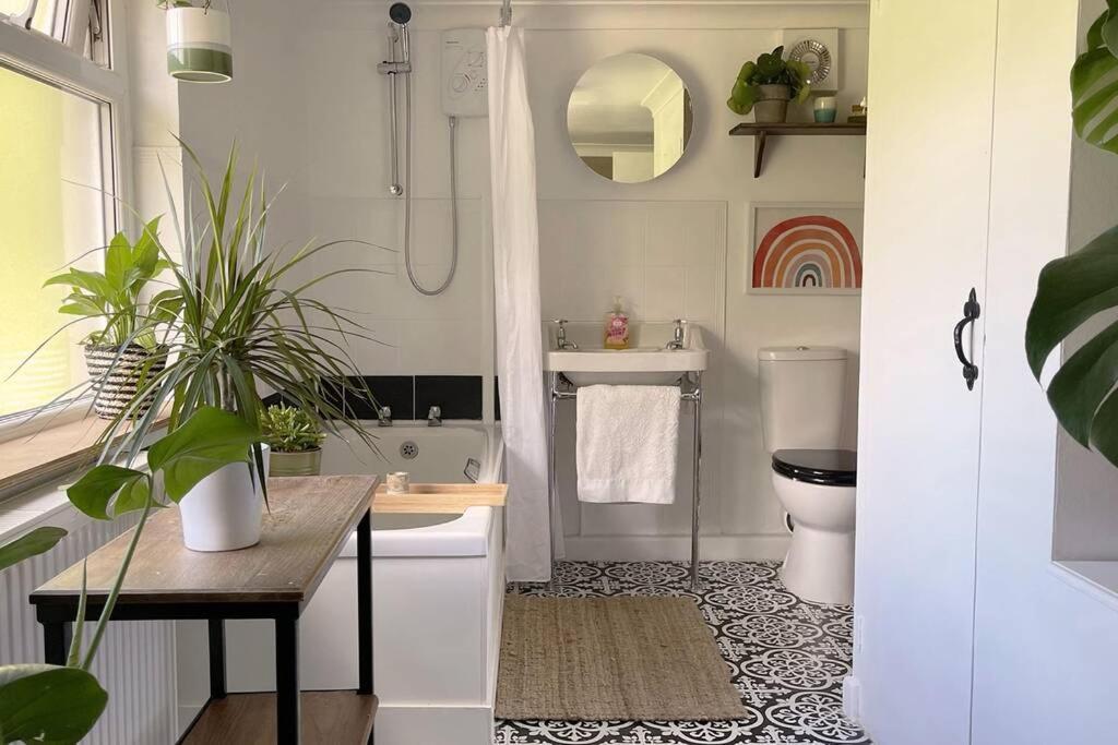 Cosy 2-Bedroom Family Cottage Centrally Located.Leedstown エクステリア 写真